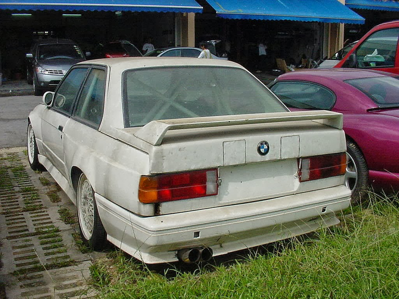 Illustration for article titled Another dose of sadness: Abandoned cars part 2